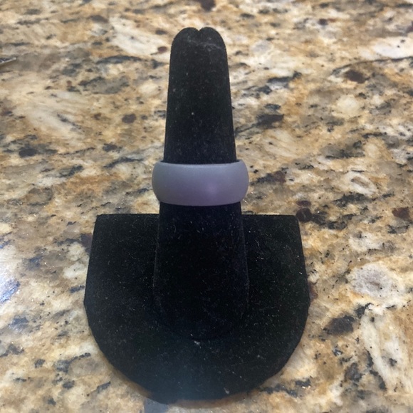 Jewelry - Gray silicone ring